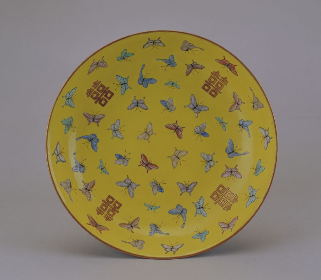 图片[2]-Yellow ground pastel butterfly plate with eight happy characters-China Archive